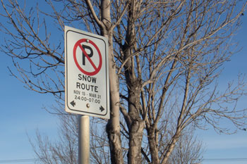 snow route sign